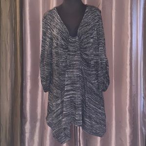 Avenue twist front  sharkbite tunic